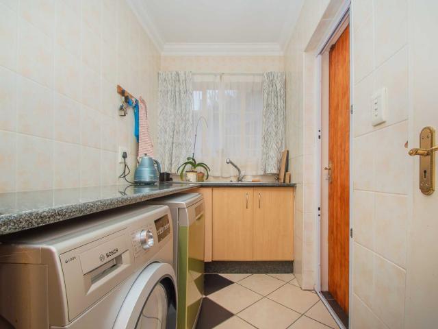 5 Bedroom House For Sale in Honeydew Ridge