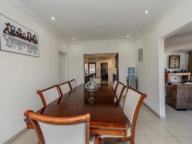 5 Bedroom House For Sale in Horison