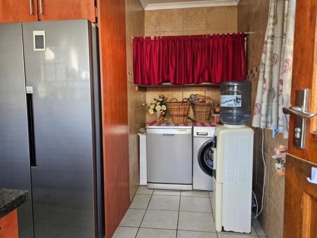 5 Bedroom House For Sale in Heuwelsig