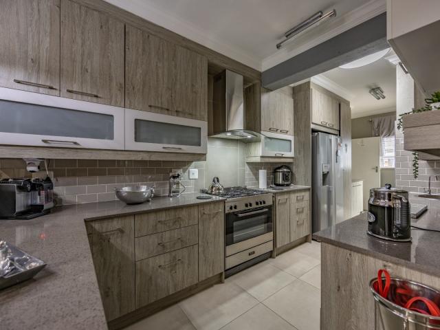 5 Bedroom House For Sale in Olympus AH