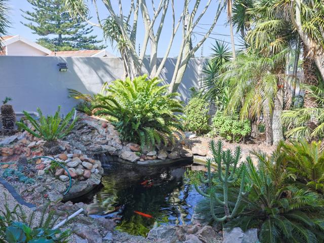 5 Bedroom House For Sale in Lovemore Heights