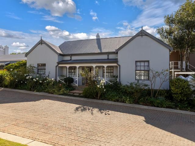 5 Bedroom House For Sale in Lonehill