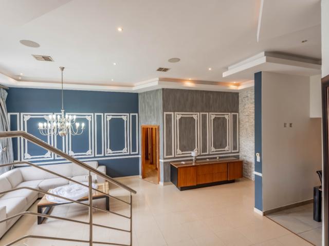 5 Bedroom House For Sale in La Lucia