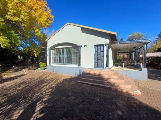5 Bedroom House For Sale in Langenhovenpark
