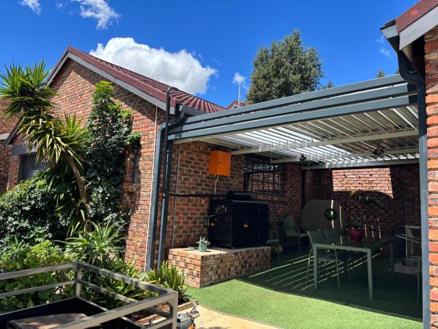 5 Bedroom House For Sale in Langenhovenpark