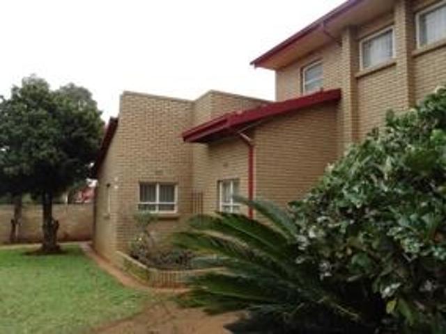 5 Bedroom House For Sale in Lenasia South