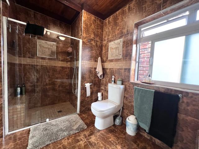 5 Bedroom House For Sale in Lyttelton Manor