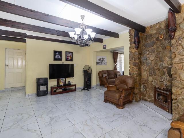 5 Bedroom House For Sale in Lynnwood Ridge