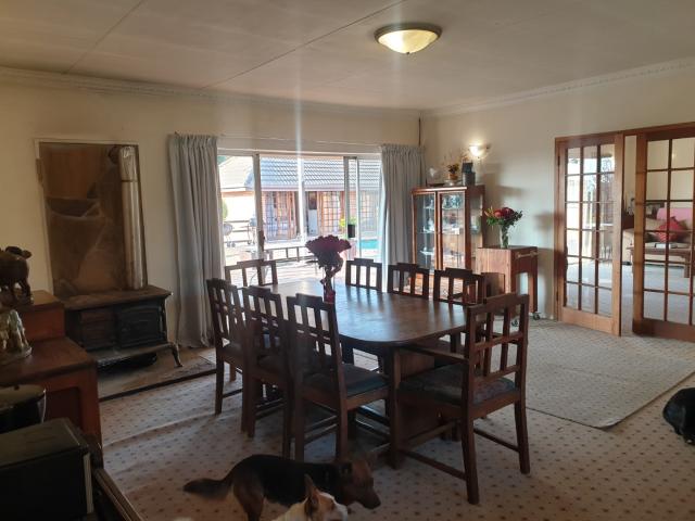 5 Bedroom House For Sale in Mnandi