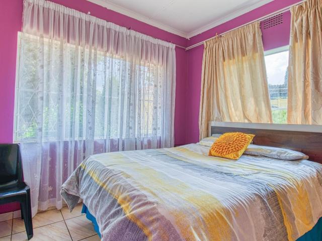 5 Bedroom House For Sale in Mondeor