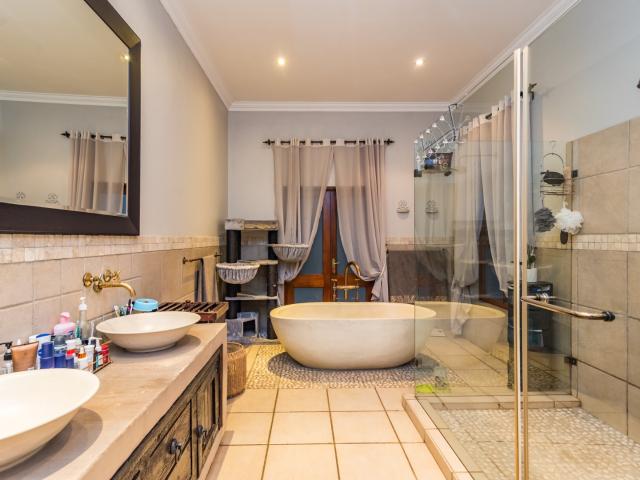 5 Bedroom House For Sale in Mooikloof Equestrian Estate