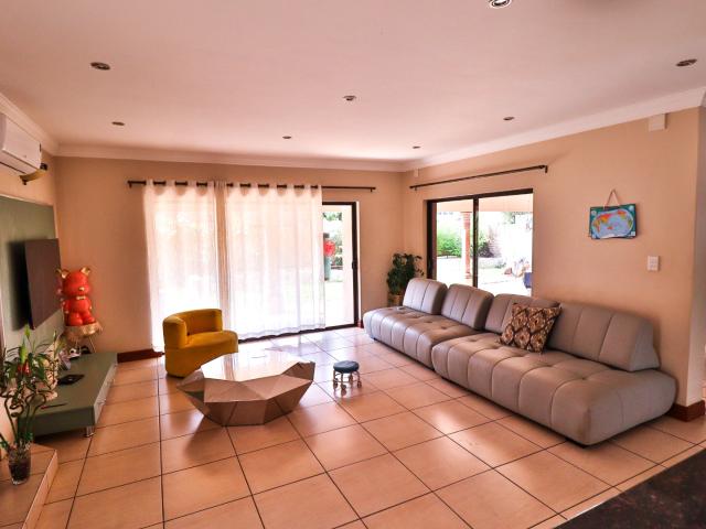 5 Bedroom House For Sale in Moreleta Park