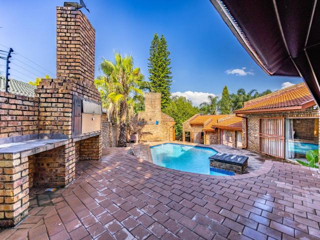 5 Bedroom House For Sale in Moreleta Park