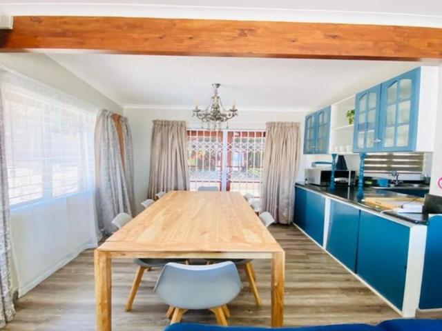 5 Bedroom house for sale in Manaba Beach, Margate