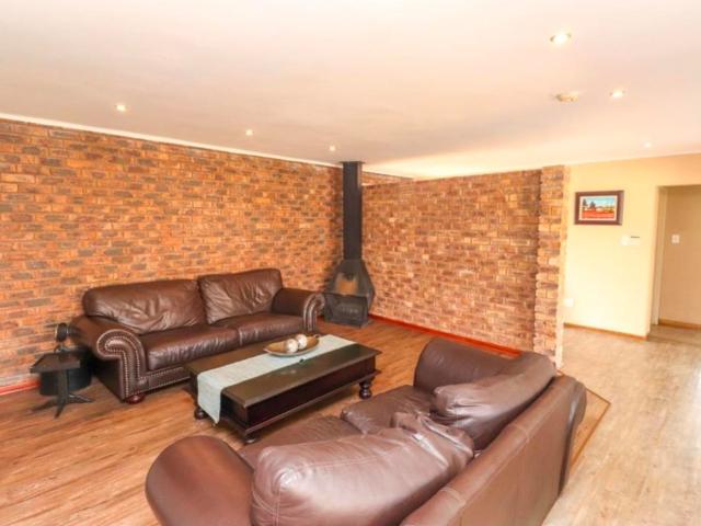 5 Bedroom House For Sale in Meyersdal