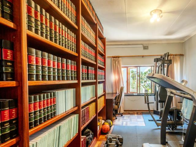 5 Bedroom House For Sale in Menlo Park