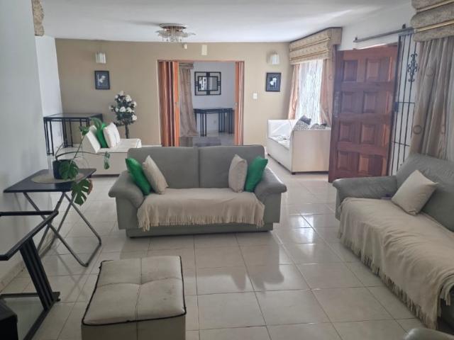 5 Bedroom House For Sale in Meredale