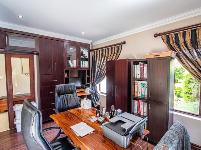 5 Bedroom House For Sale in Midlands Estate