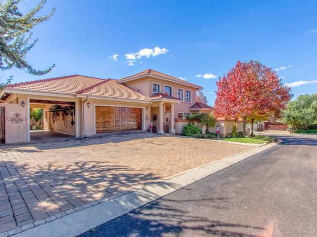 5 Bedroom House For Sale in Midstream Estate