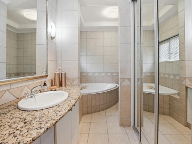 5 Bedroom House For Sale in Milnerton Central