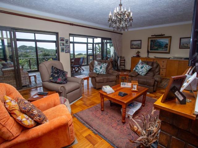5 Bedroom House For Sale in Nahoon Beach