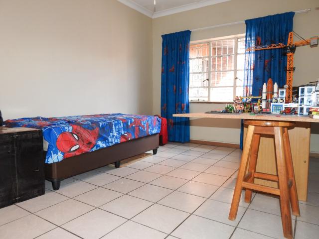 5 Bedroom House For Sale in Newlands