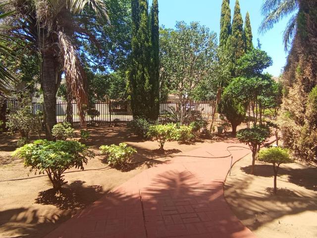 5 Bedroom House For Sale in Ninapark