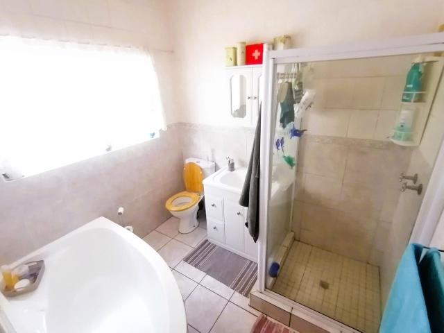 5 Bedroom house for sale in Ninapark, Akasia