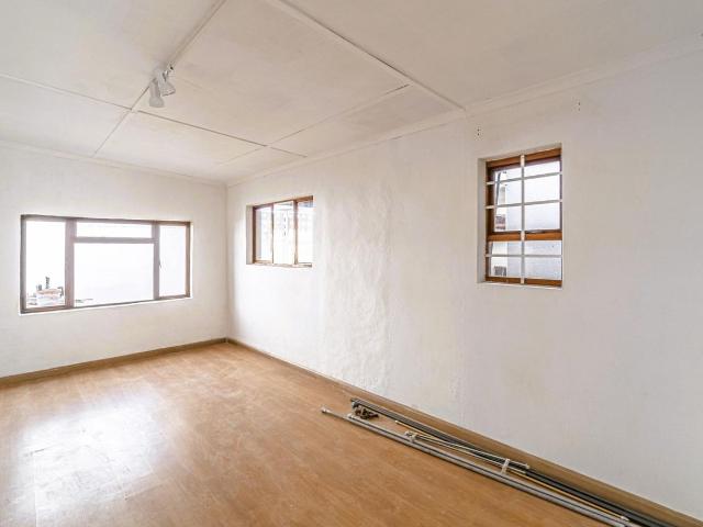 5 Bedroom house for sale in Southfield, Cape Town