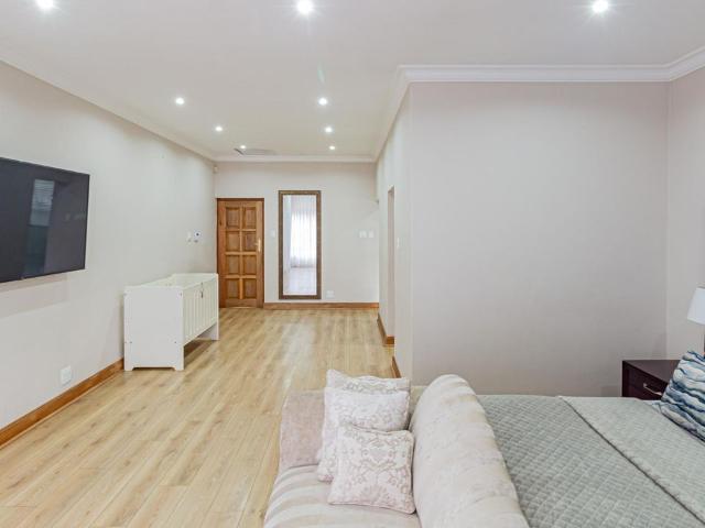 5 Bedroom house for sale in Sonneveld, Brakpan