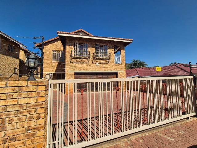 5 Bedroom House For Sale in Safari Gardens
