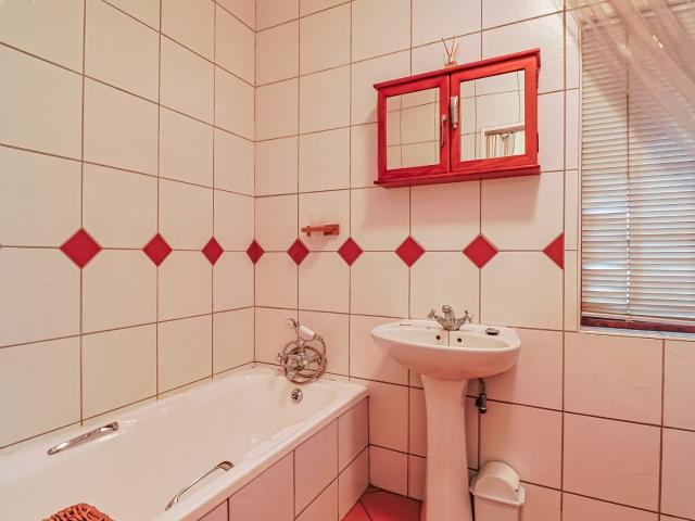 5 Bedroom House For Sale in Schoemansville