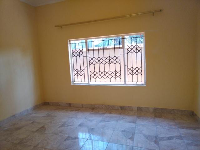 5 Bedroom House For Sale in Shakaskraal