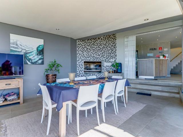 5 Bedroom House For Sale in Sheffield Beach