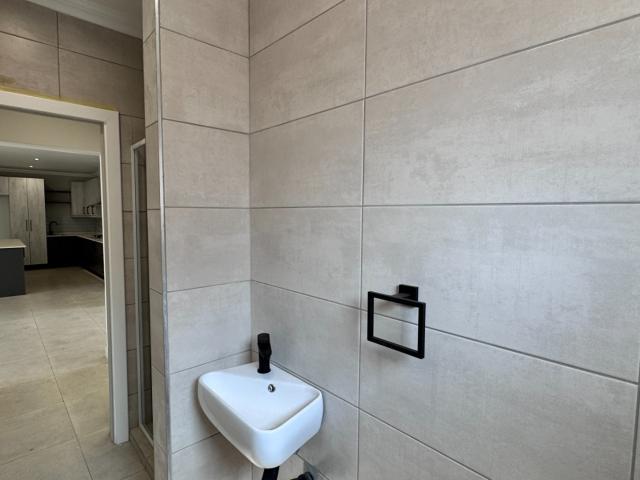 5 Bedroom House For Sale in Silverwoods Country Estate