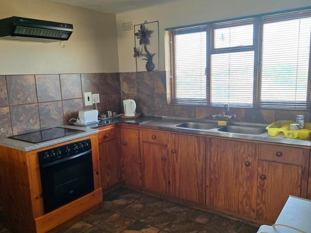5 Bedroom House For Sale in Strandfontein
