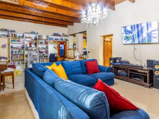 5 Bedroom house sold in Paarl North