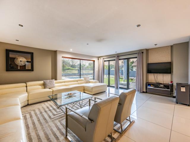 5 Bedroom House For Sale in Pebble Rock Golf Village