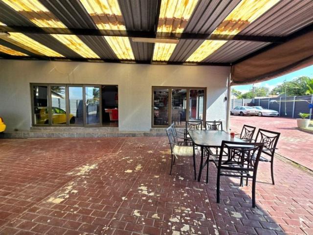 5 Bedroom House For Sale in Raceview
