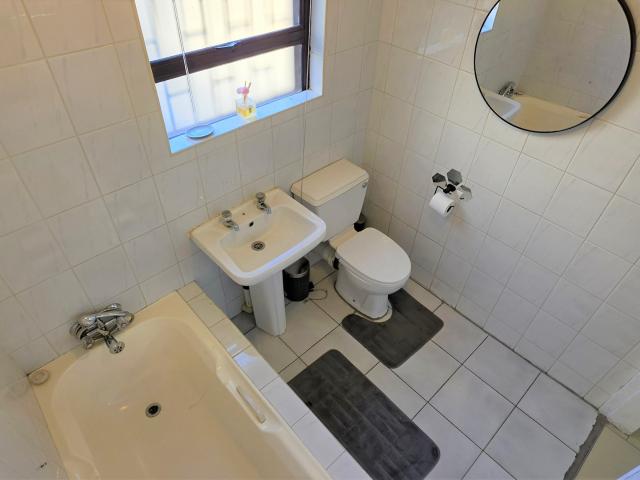 5 Bedroom House For Sale in Radiokop
