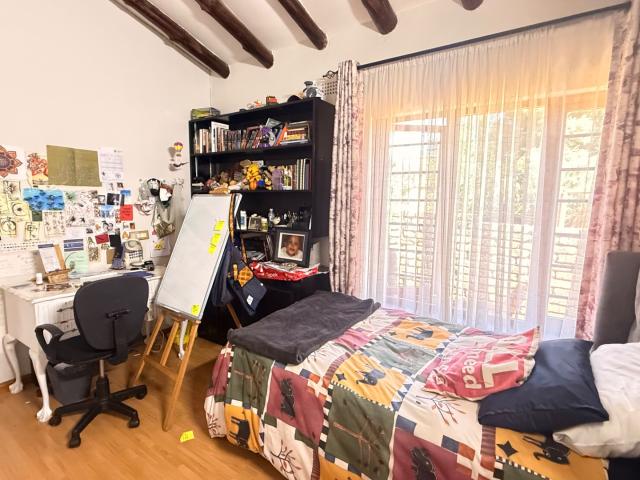 5 Bedroom House For Sale in Ridgeway