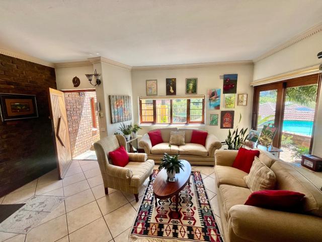 5 Bedroom House For Sale in Ridgeway