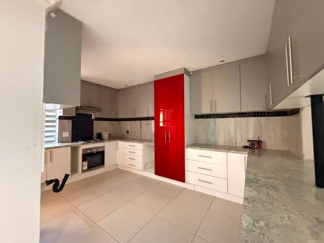 5 Bedroom House For Sale in Waterkloof