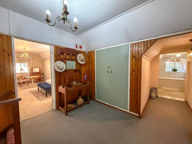 5 Bedroom House For Sale in Waterkloof