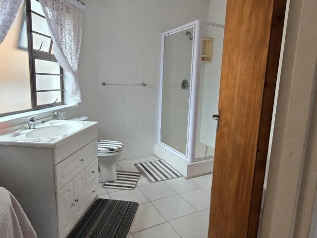 5 Bedroom House For Sale in Wavecrest