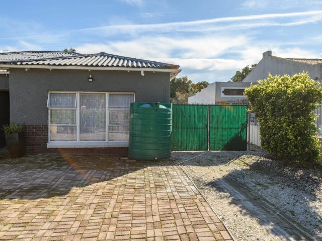 5 Bedroom House For Sale in Walmer