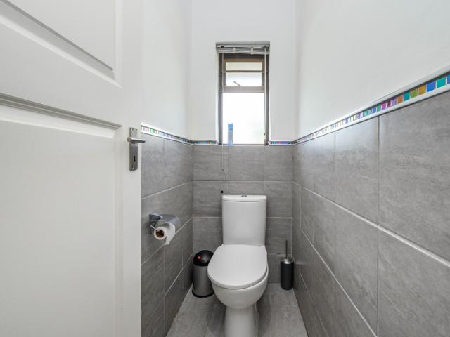 5 Bedroom House For Sale in Westering