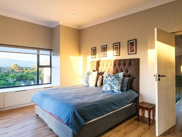 5 Bedroom House For Sale in Wilderness Central