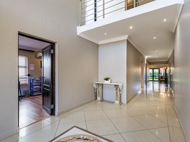 5 Bedroom House For Sale in Willow Acres