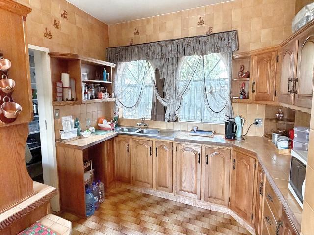 5 Bedroom House For Sale in The Hill